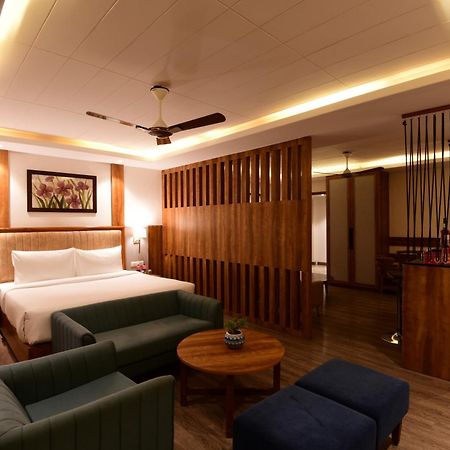 Hotel Ramada By Wyndham Kasauli Extérieur photo