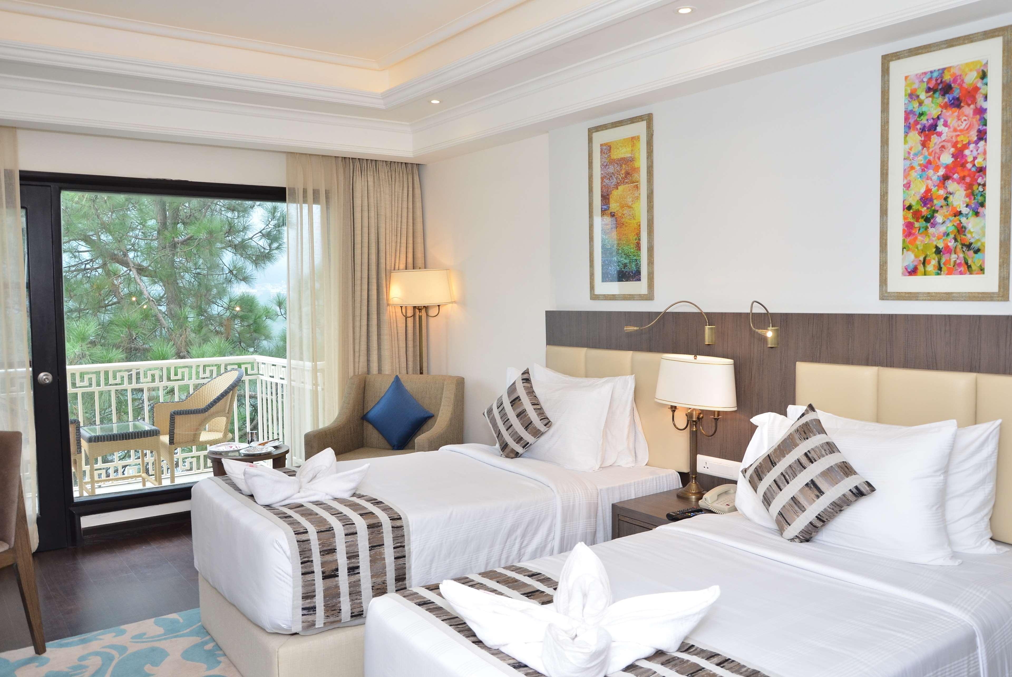 Hotel Ramada By Wyndham Kasauli Extérieur photo