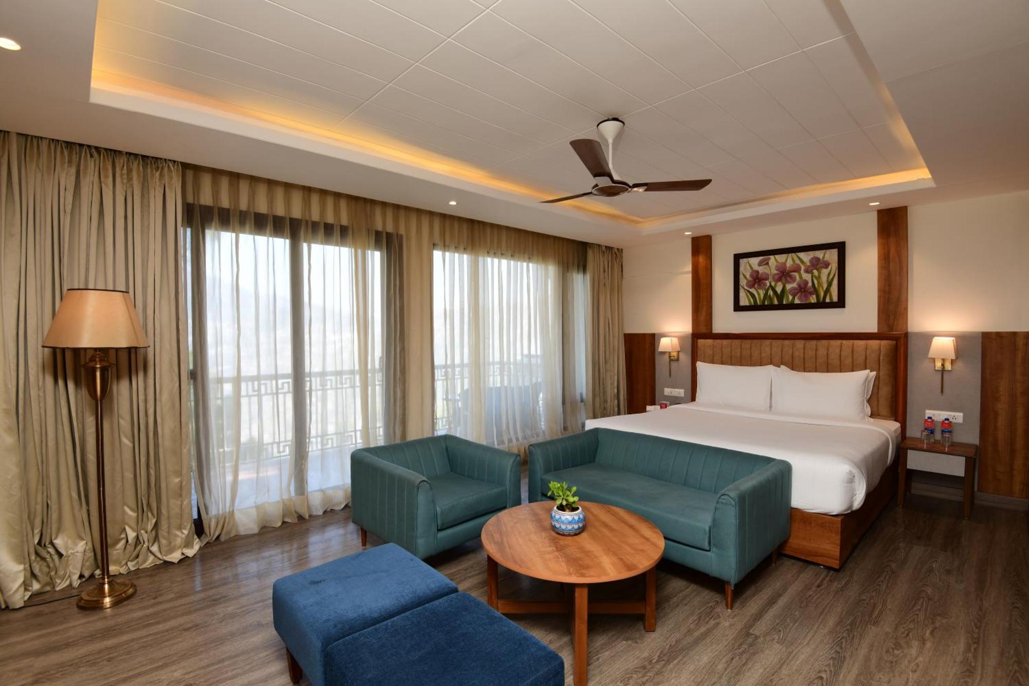 Hotel Ramada By Wyndham Kasauli Extérieur photo