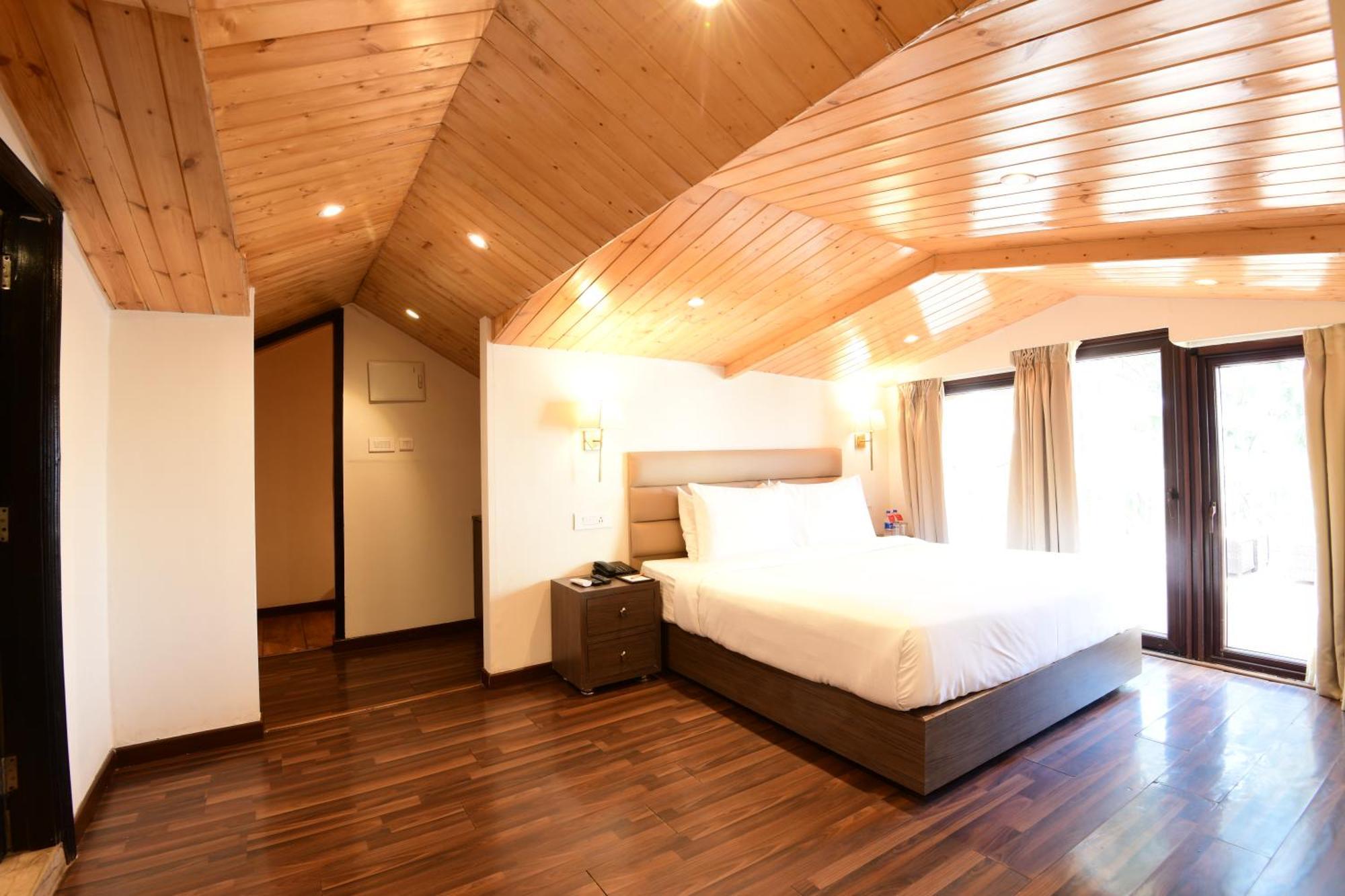 Hotel Ramada By Wyndham Kasauli Extérieur photo