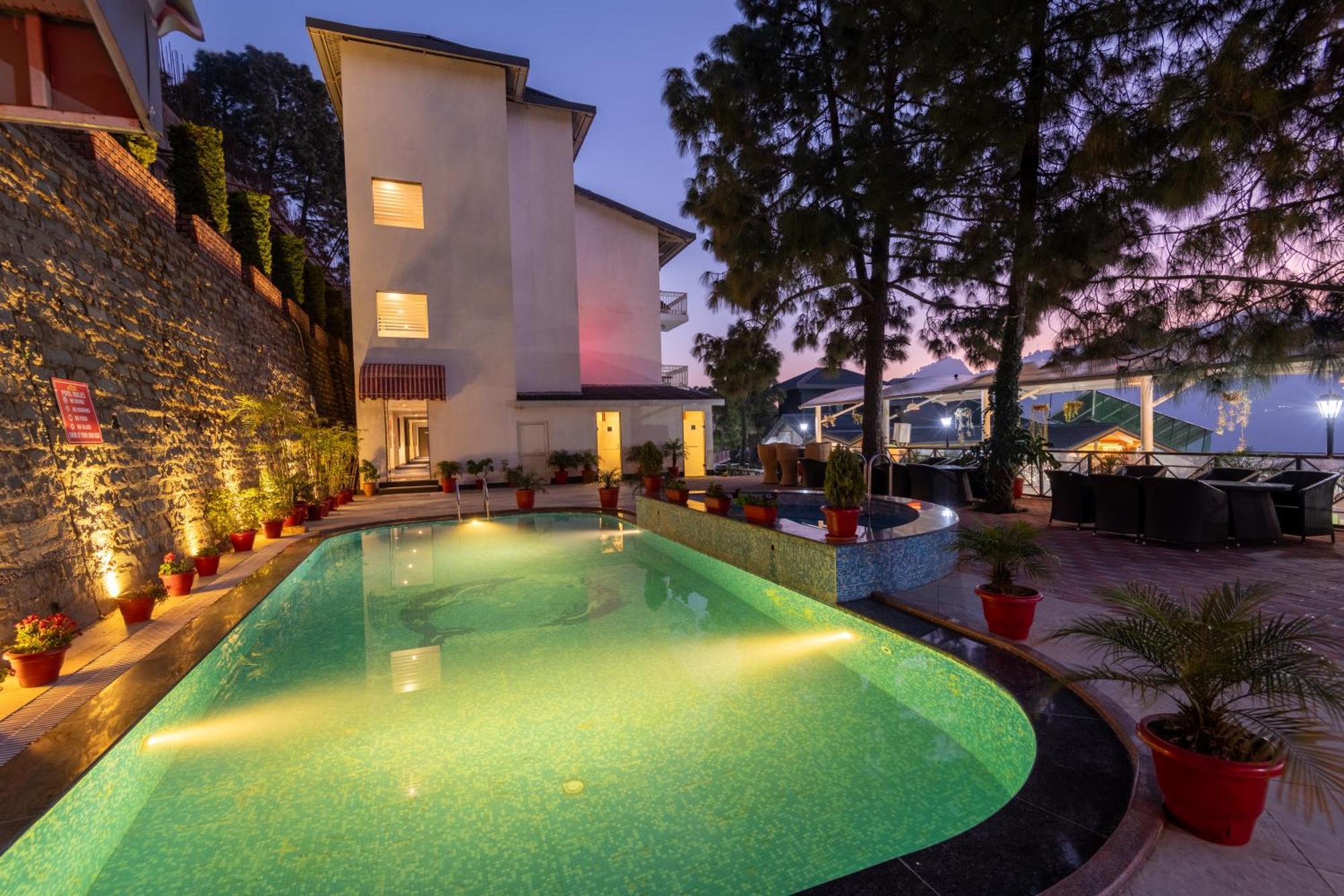 Hotel Ramada By Wyndham Kasauli Extérieur photo