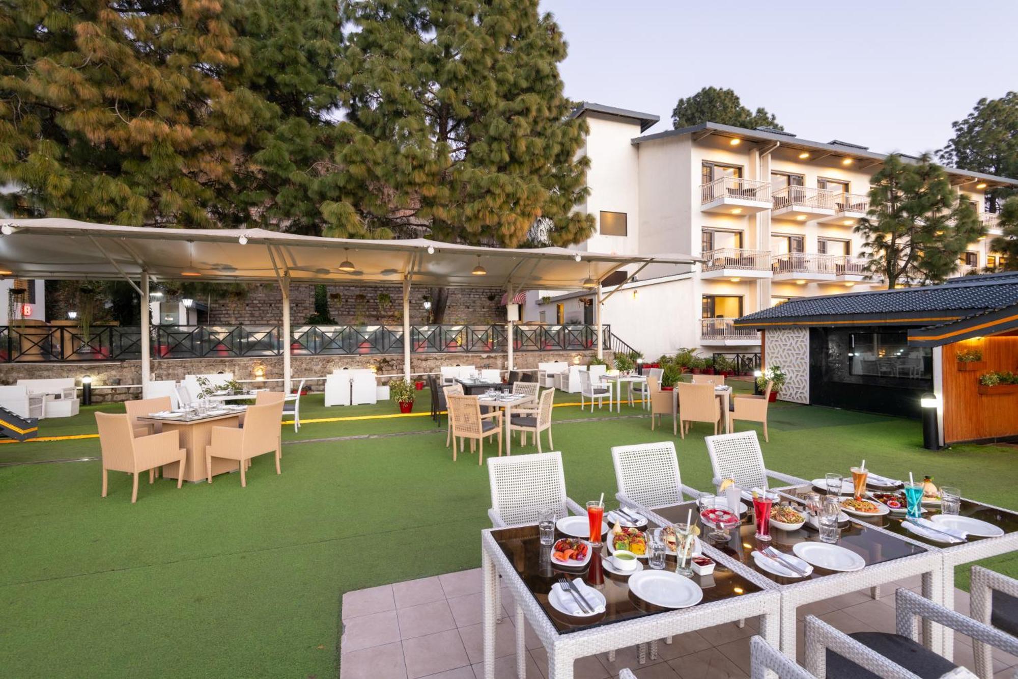Hotel Ramada By Wyndham Kasauli Extérieur photo