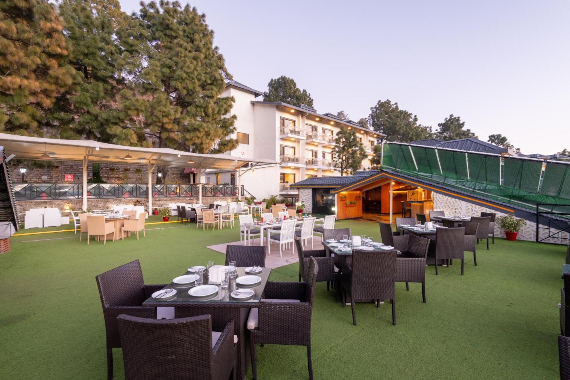 Hotel Ramada By Wyndham Kasauli Extérieur photo
