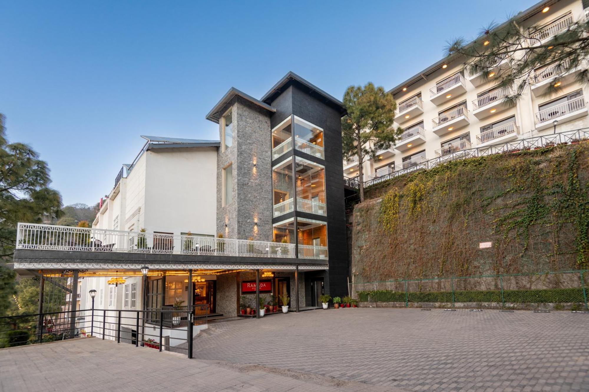 Hotel Ramada By Wyndham Kasauli Extérieur photo