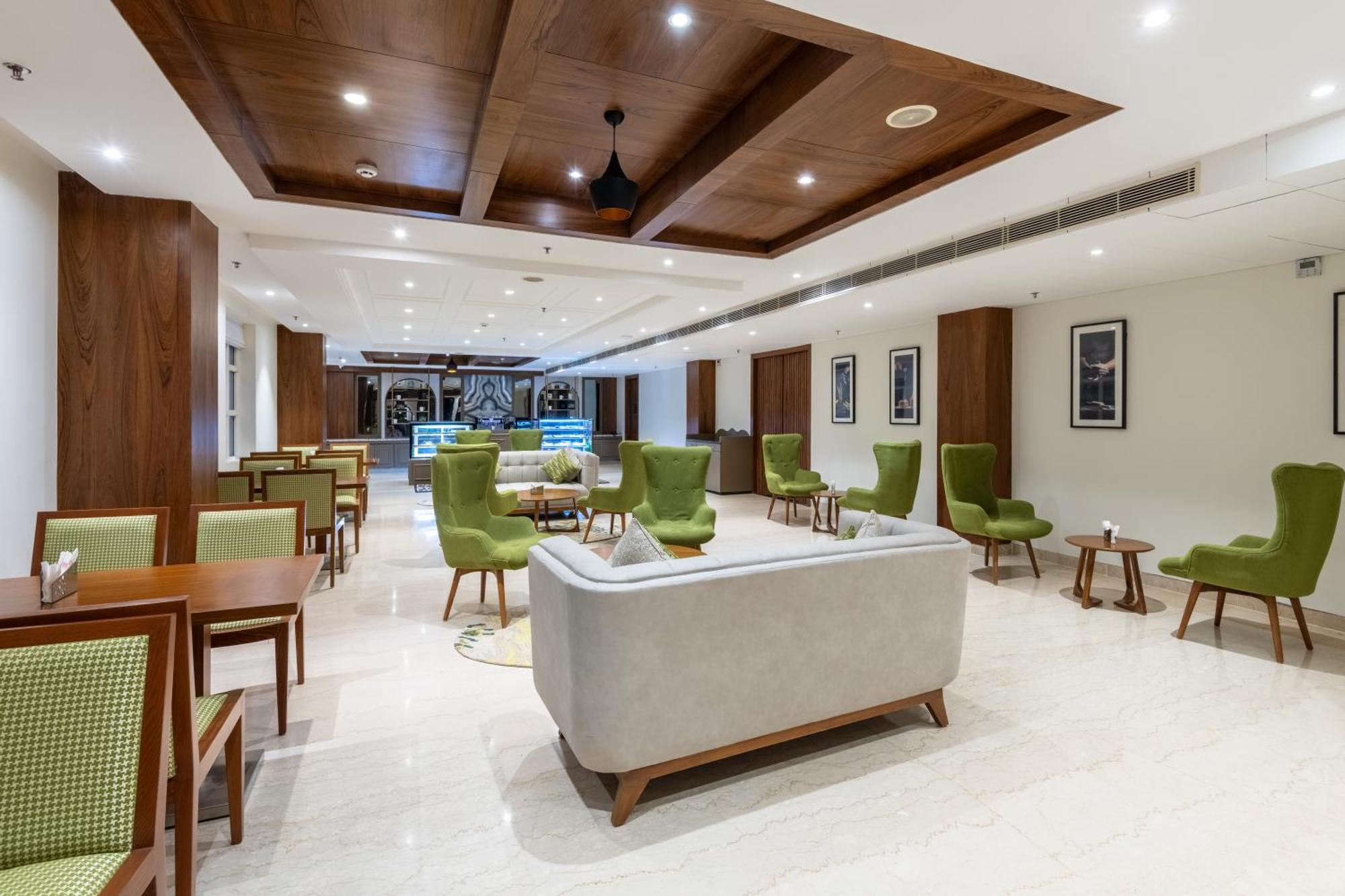 Hotel Ramada By Wyndham Kasauli Extérieur photo