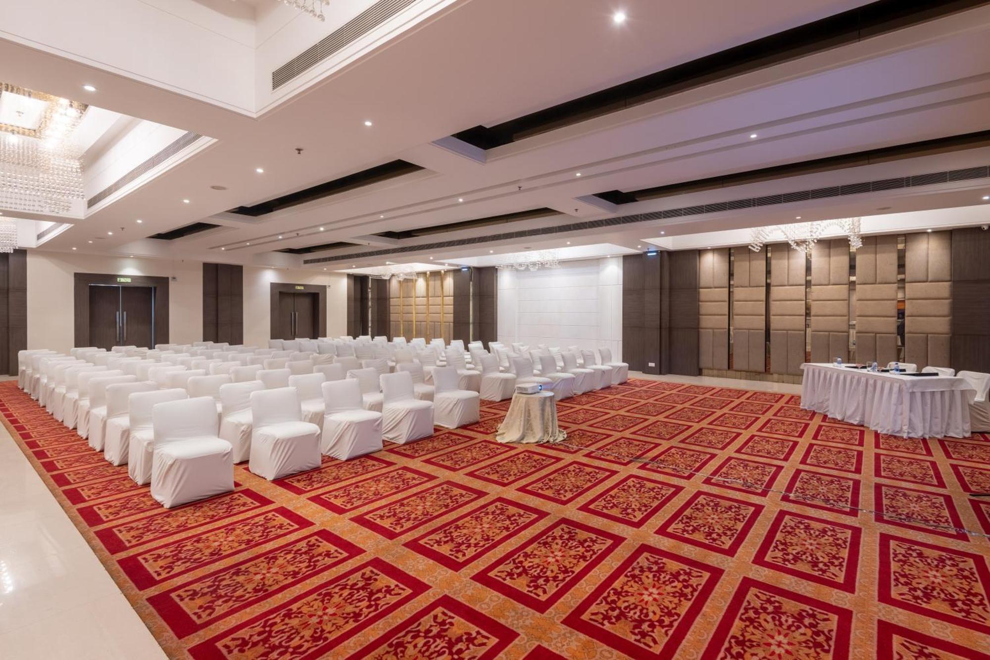 Hotel Ramada By Wyndham Kasauli Extérieur photo