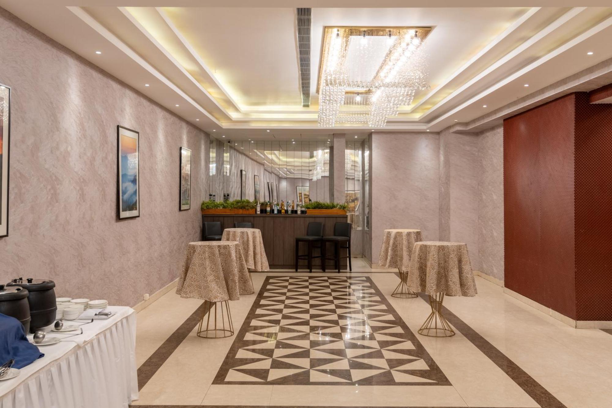 Hotel Ramada By Wyndham Kasauli Extérieur photo