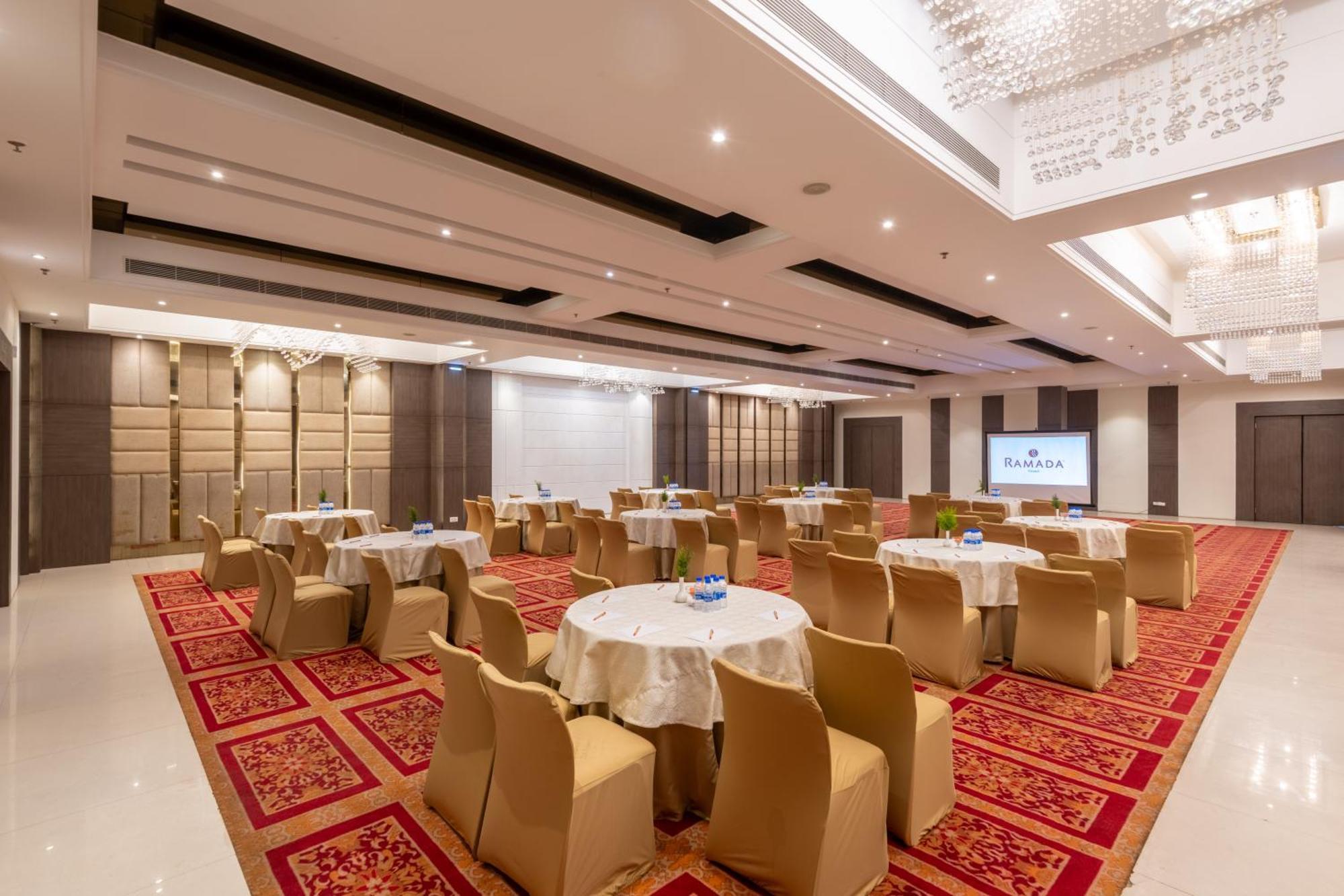 Hotel Ramada By Wyndham Kasauli Extérieur photo