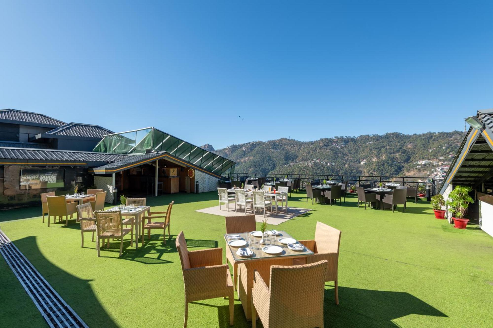 Hotel Ramada By Wyndham Kasauli Extérieur photo