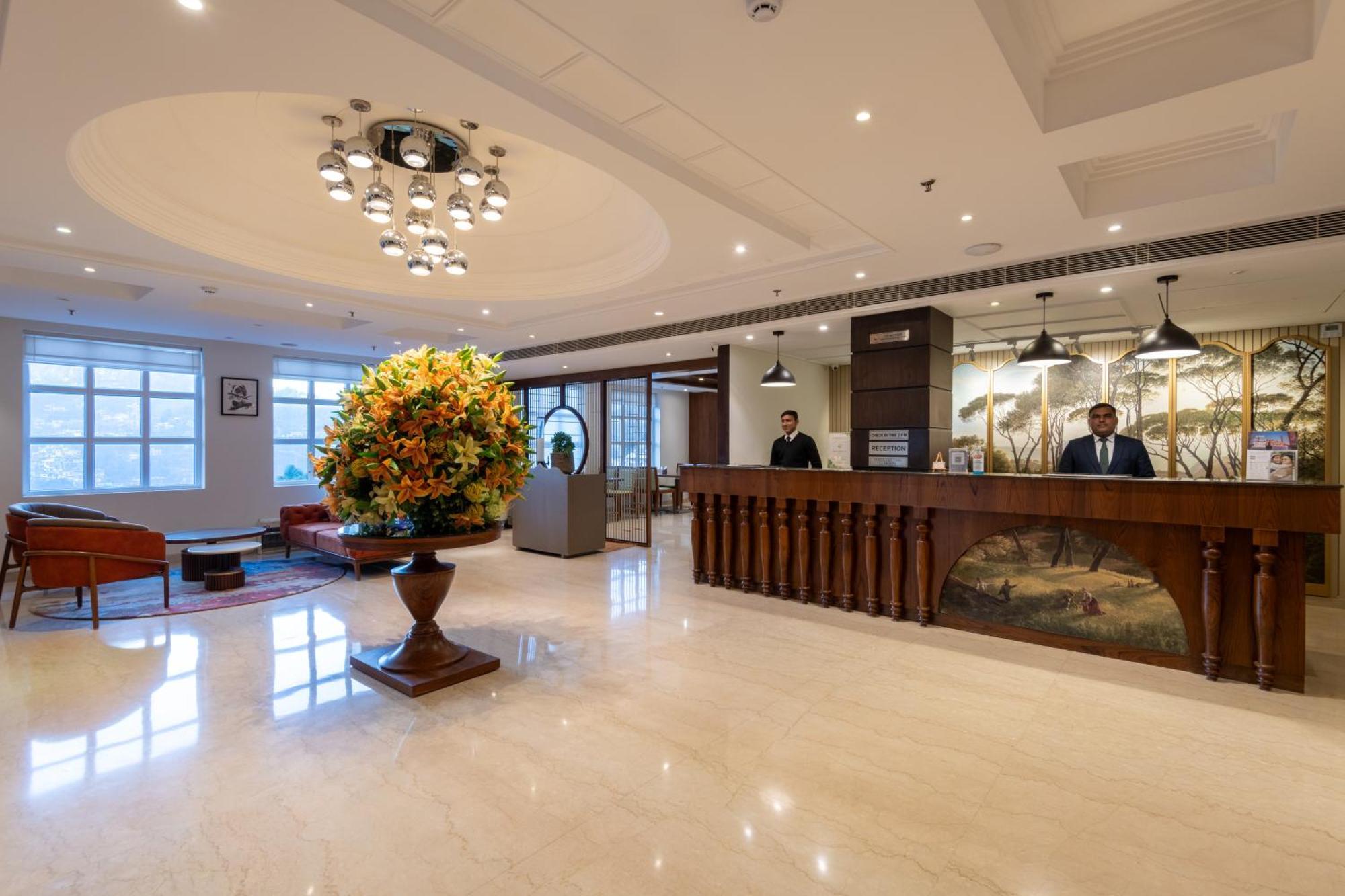 Hotel Ramada By Wyndham Kasauli Extérieur photo