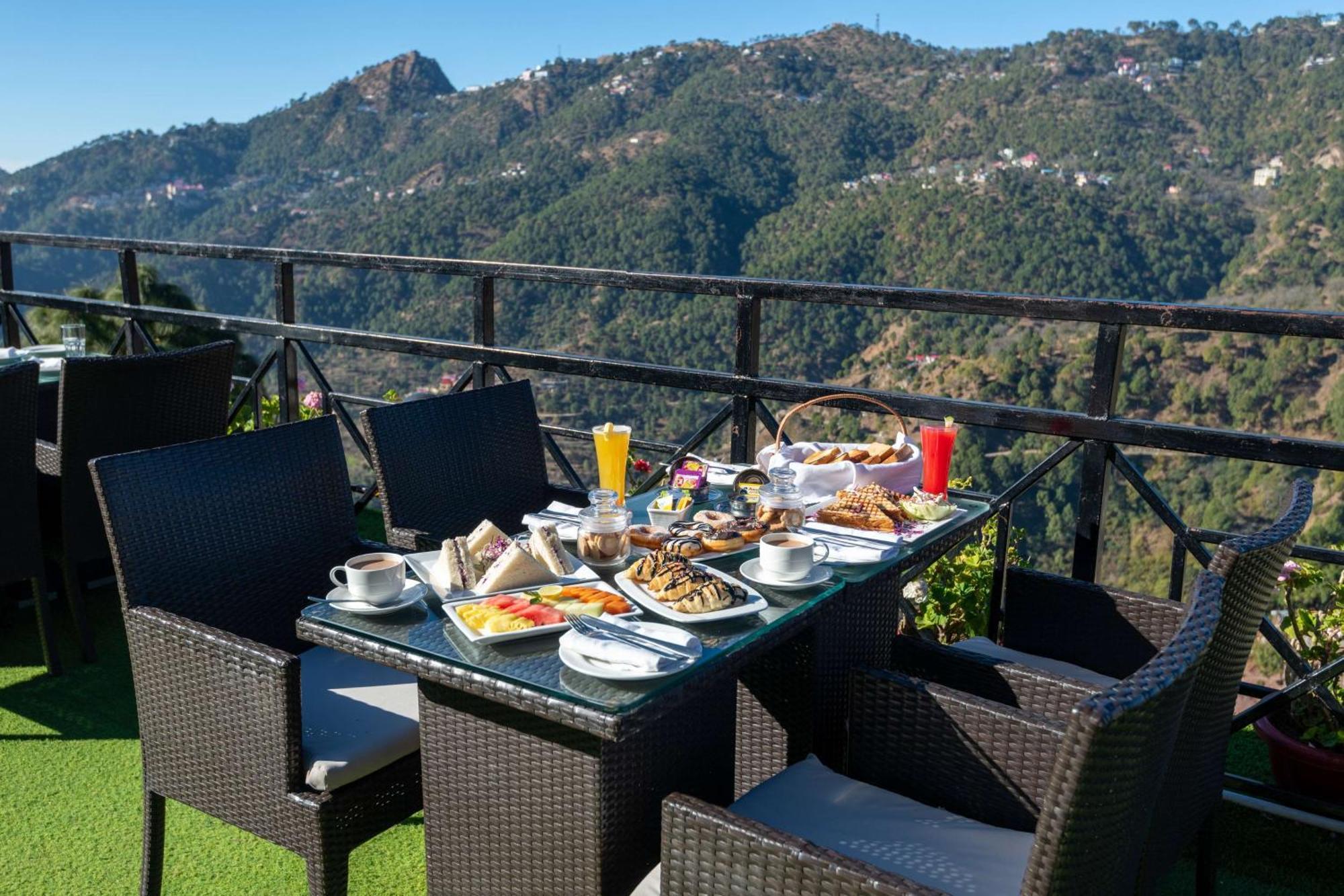 Hotel Ramada By Wyndham Kasauli Extérieur photo
