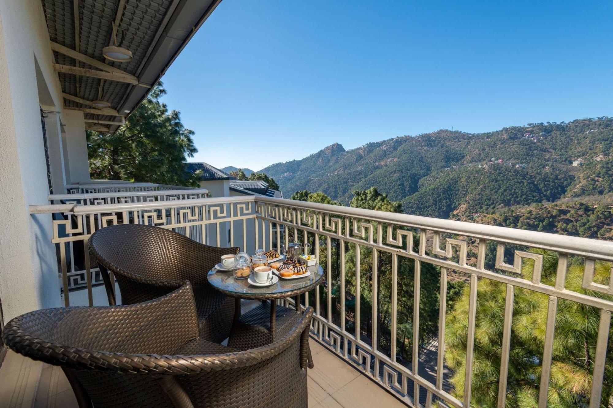 Hotel Ramada By Wyndham Kasauli Extérieur photo