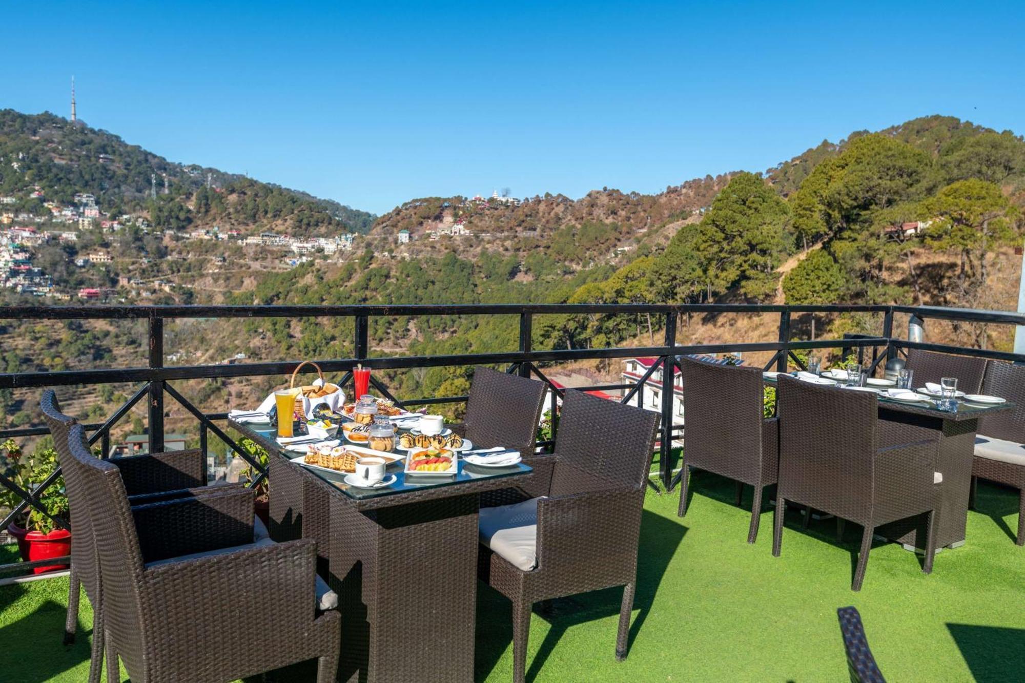 Hotel Ramada By Wyndham Kasauli Extérieur photo