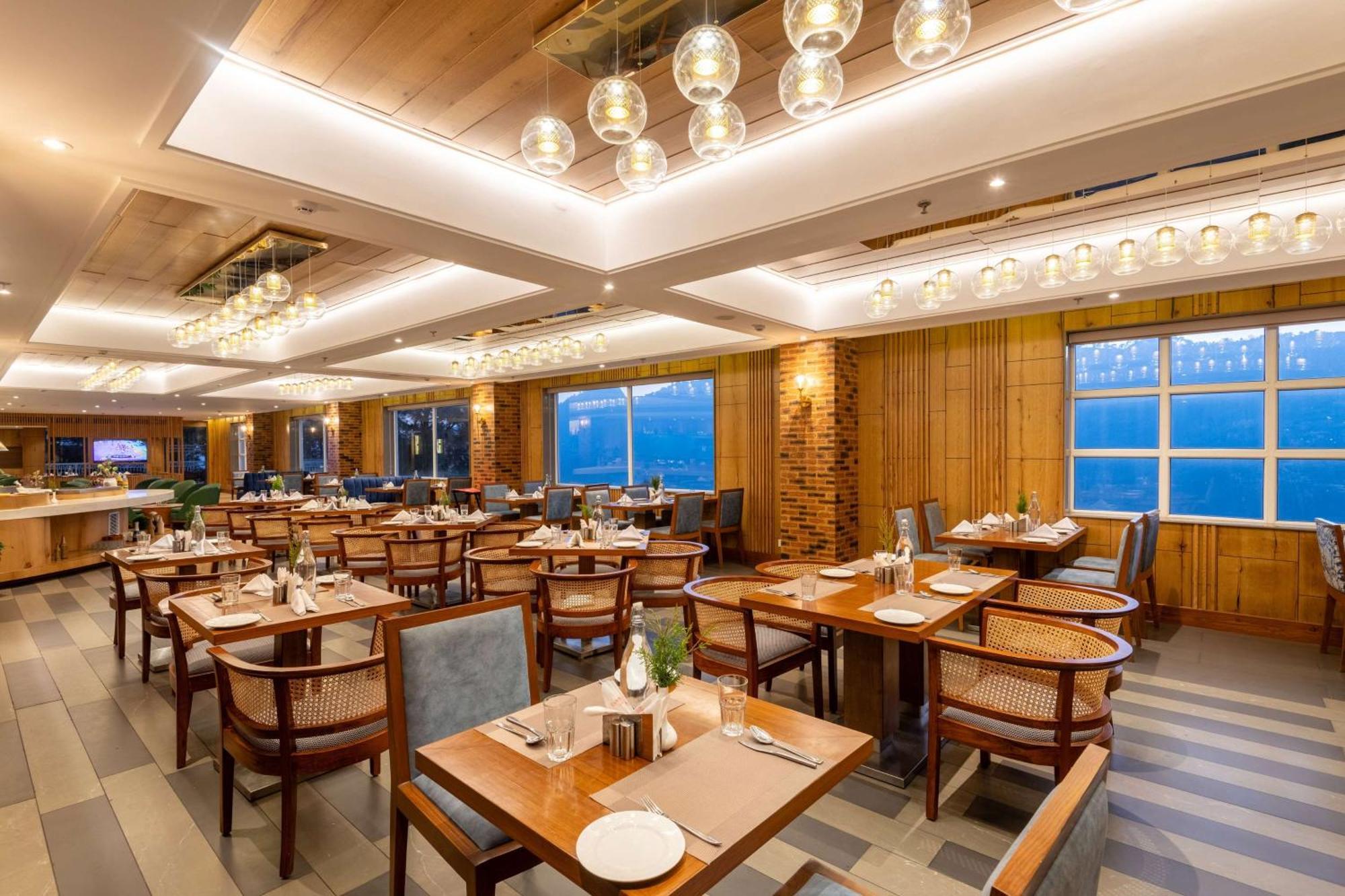 Hotel Ramada By Wyndham Kasauli Extérieur photo